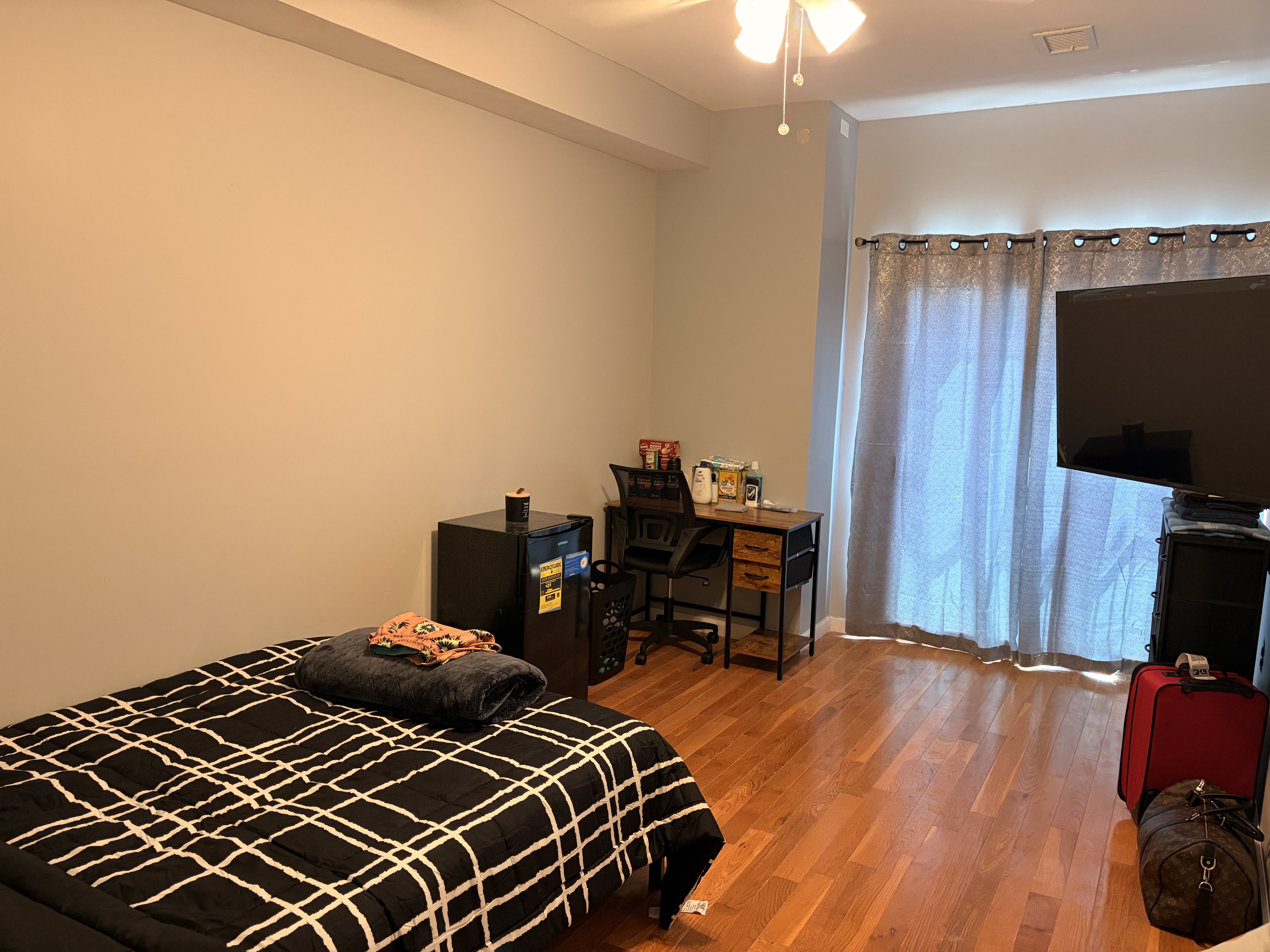 Furnished room with shared bathroom (copy)